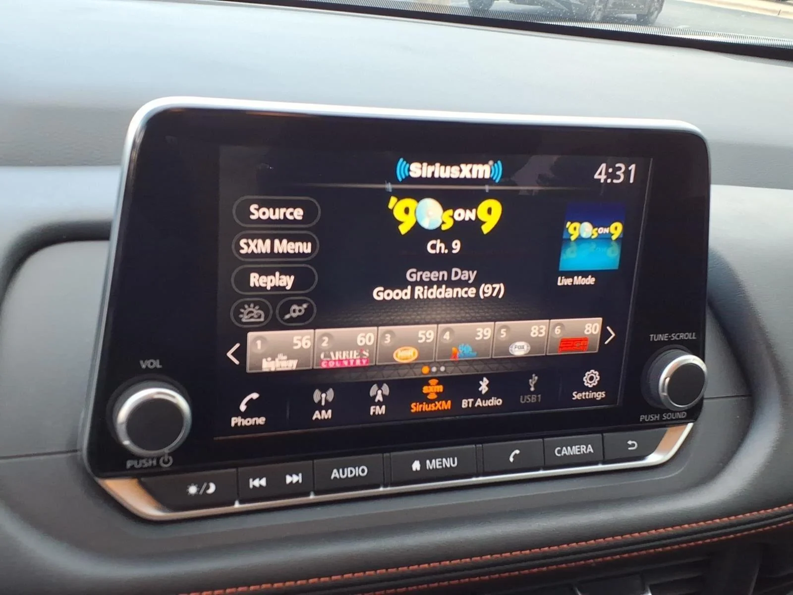 Used 2025 Everest White Pearl Nissan Rock Creek image 22