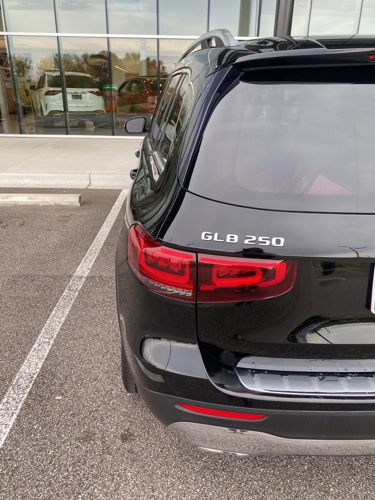 Used 2020 Night Black Mercedes-Benz GLB 250 image 10