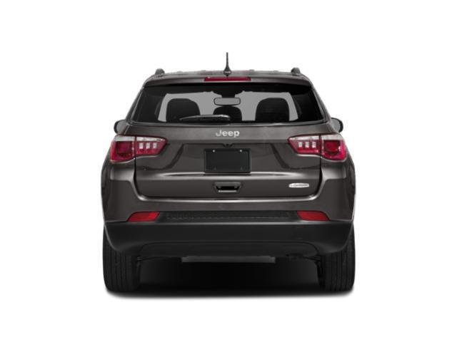 Used 2018 Billet Silver Metallic Clearcoat Jeep Latitude image 5