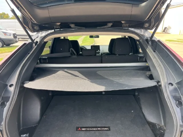 Used 2022  Mitsubishi LE image 6