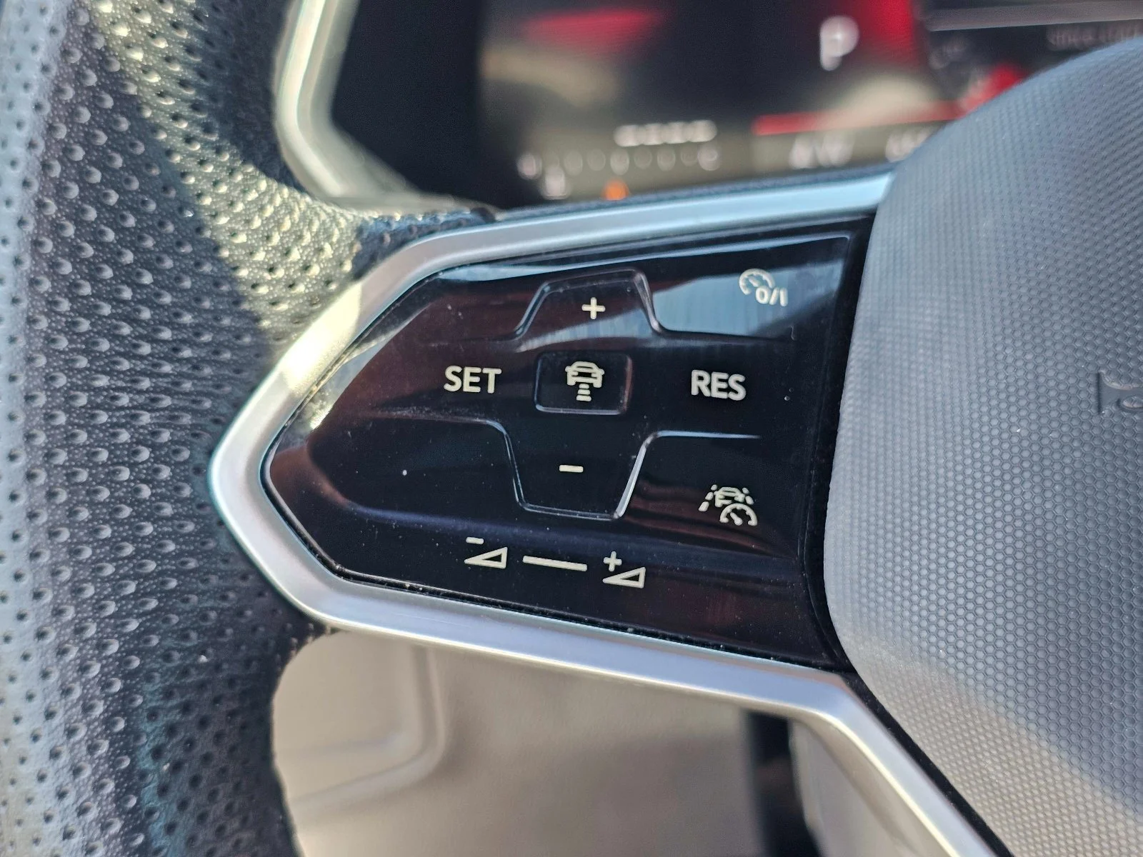 Used 2024 Platinum Gray Metallic Volkswagen SE R-Line Black image 20