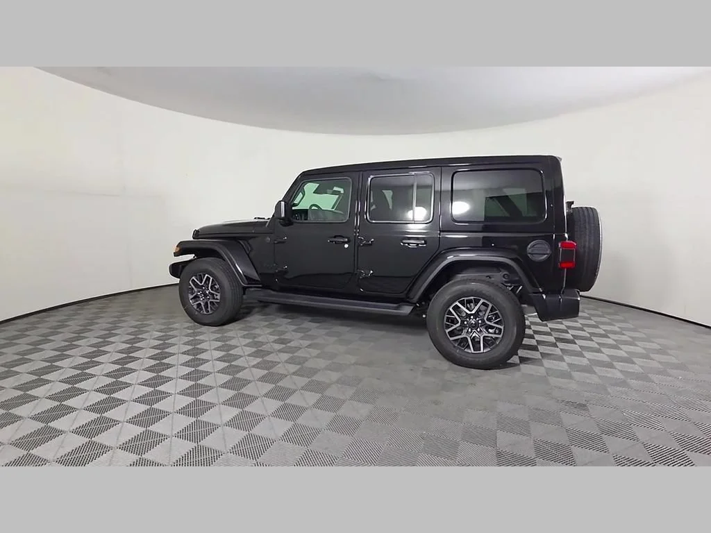 New 2026 Black Clear-Coat Exterior Paint Jeep Sahara image 33