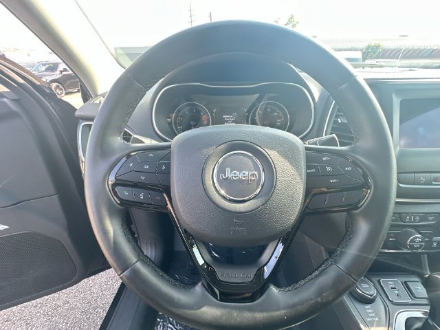Used 2020 Black Jeep Latitude Plus image 17