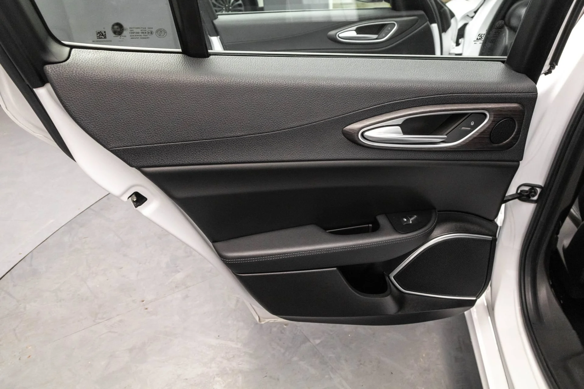 Used 2022 White Alfa Romeo Ti image 32