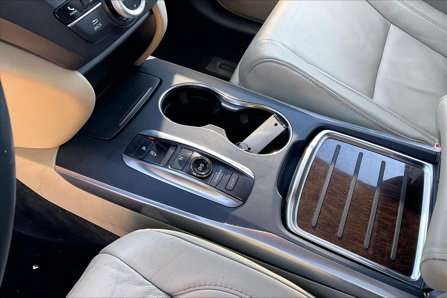 Used 2020 Platinum White Pearl Acura  image 16