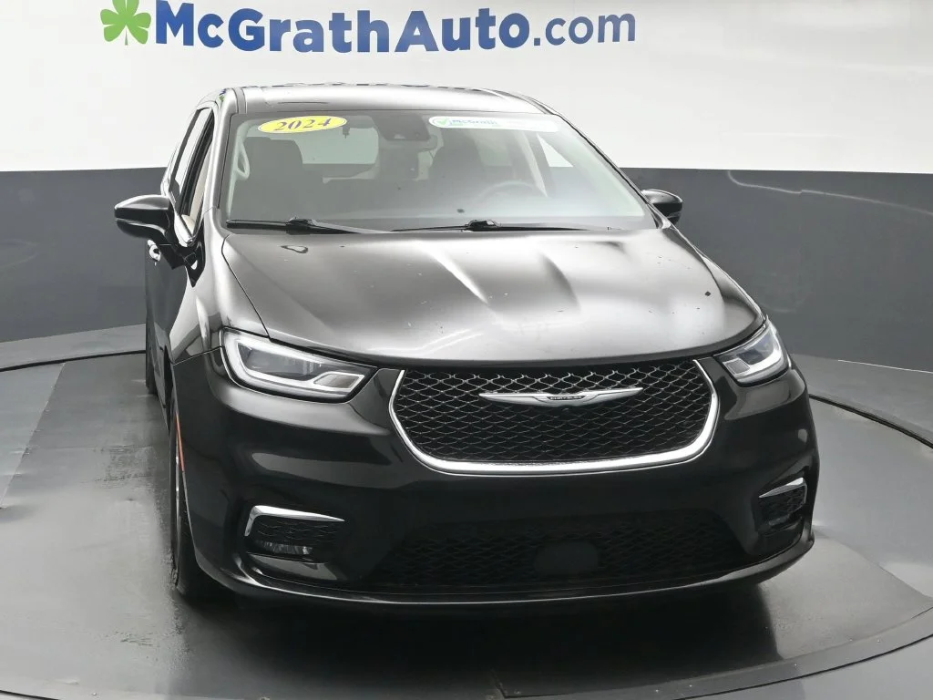 Used 2024 Black Chrysler Touring L image 5