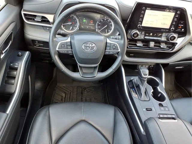 Used 2022 Brown Toyota XLE image 13