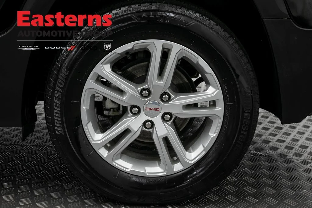 Used 2023 Black GMC SLE image 33