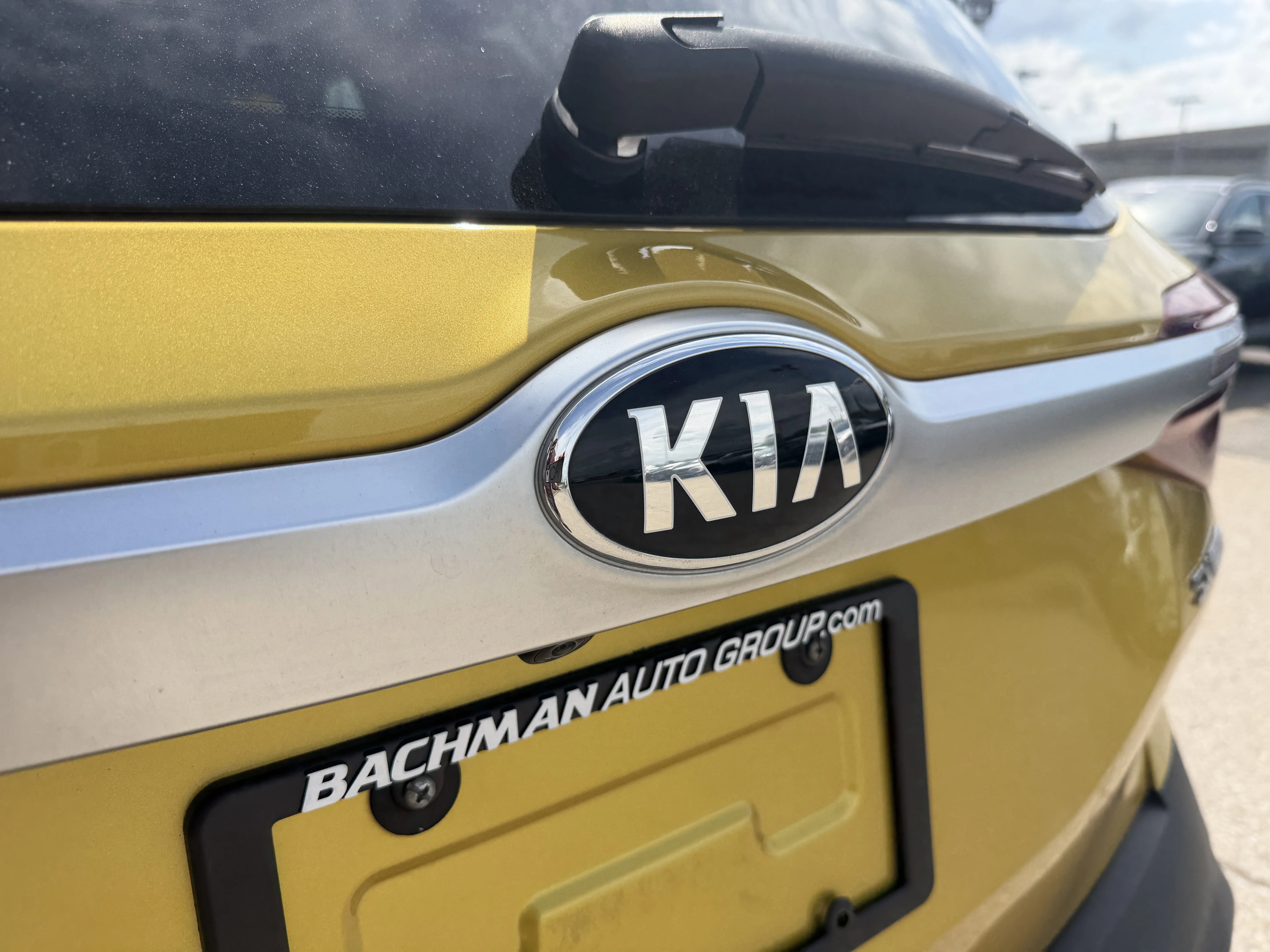 Used 2021 Starbright Yellow Kia SX image 8
