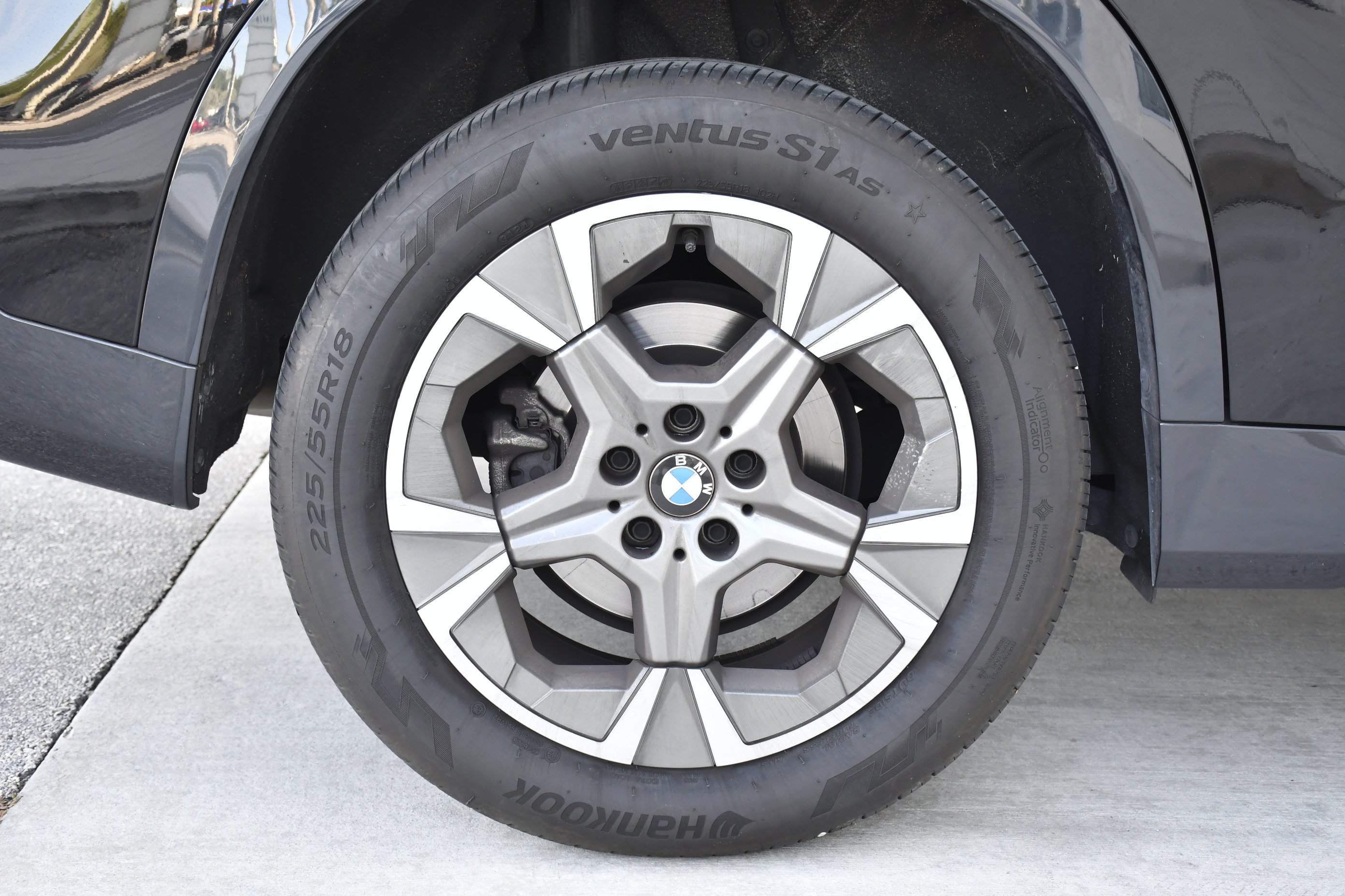 Used 2025 Black Sapphire Metallic BMW xDrive28i image 30