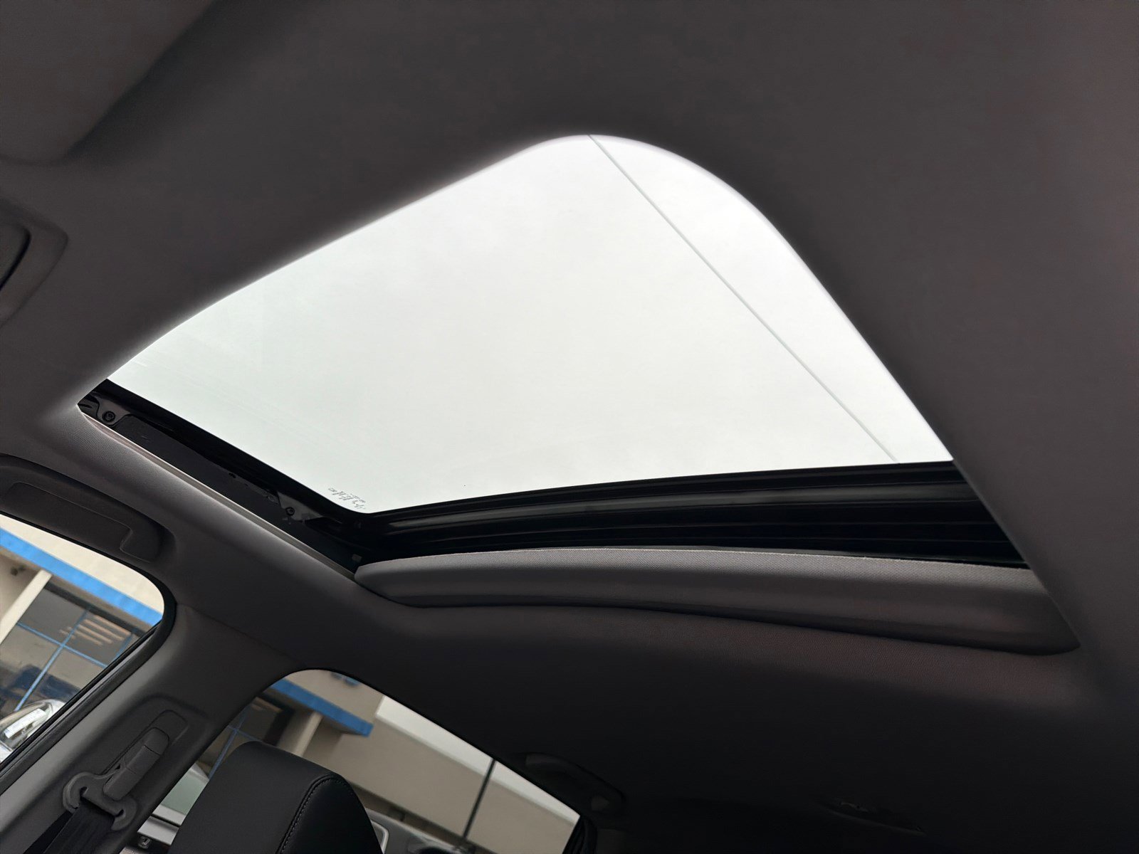 Used 2022 Modern Steel Metallic Honda Touring image 31