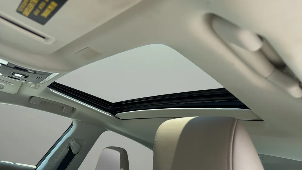 Certified Used 2020 White Lexus 300h image 12
