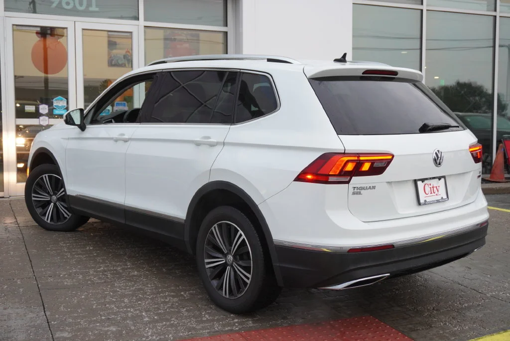 Used 2018 White Volkswagen 2.0T SEL image 9