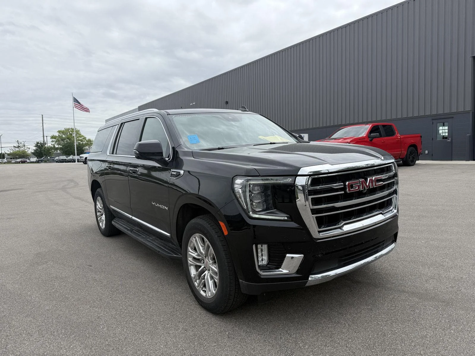 2024 GMC Yukon SLT 4X4's photo