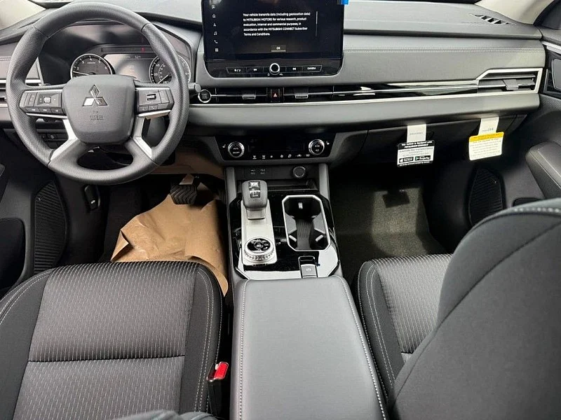 2026 Mitsubishi Outlander ES - Photo 6