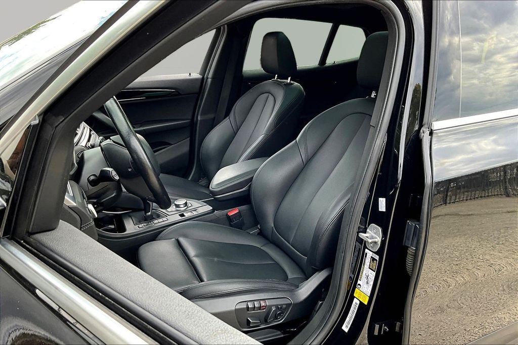 Used 2020 Black BMW sDrive28i image 22