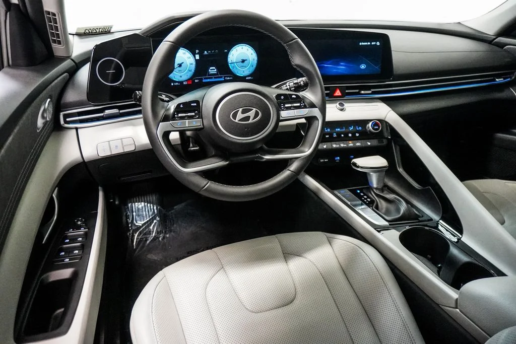 Used 2025 White Hyundai Limited image 14