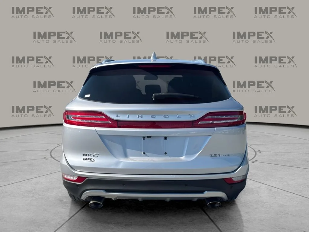 Used 2018 Silver Lincoln Reserve image 4