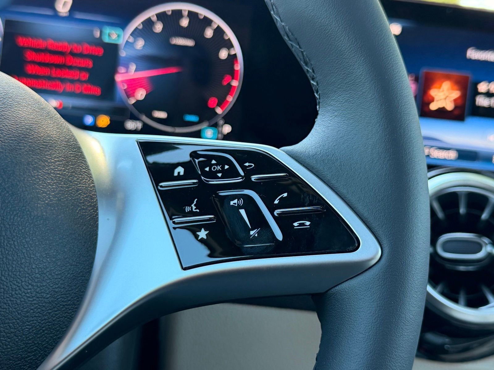 New 2026 Polar White Mercedes-Benz GLB 250 image 51