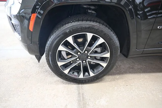 Used 2022 Gray Jeep Overland image 37
