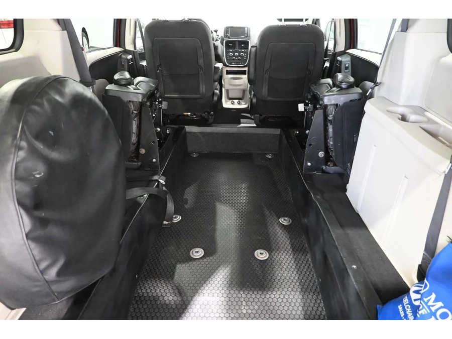 Used 2019 RED Dodge SE Handicap Mobility Van image 21