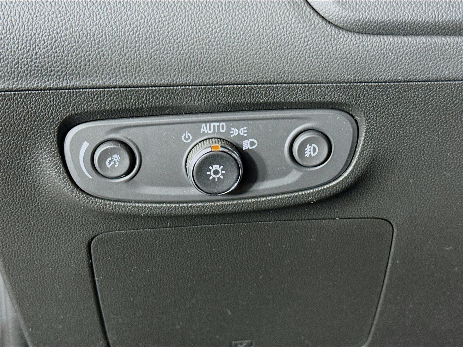 Used 2023 Ebony Twilight Metallic Buick Select image 10