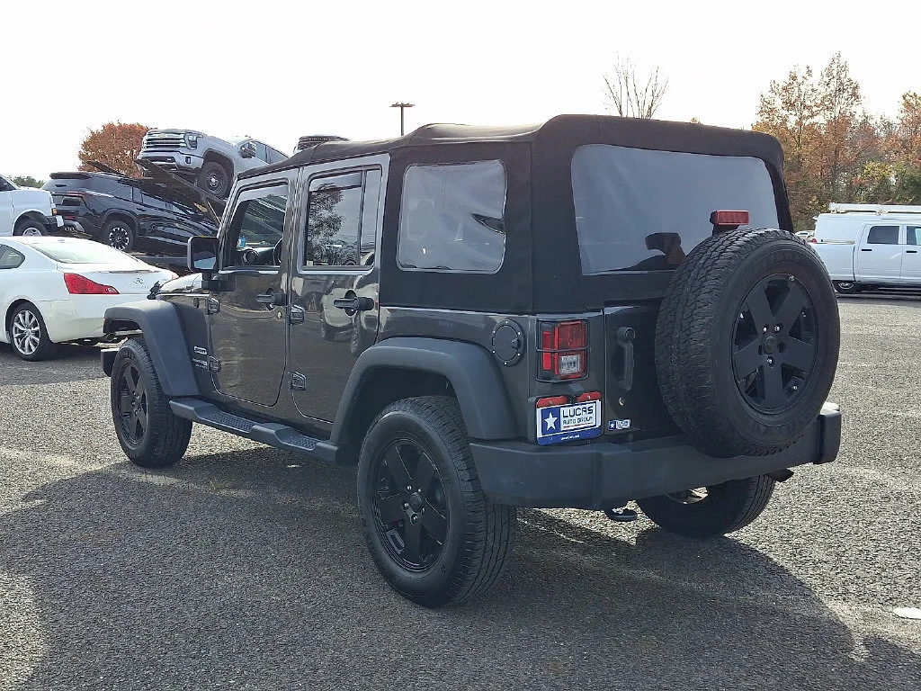Used 2018 Gray Jeep Sport S 4x4 image 8