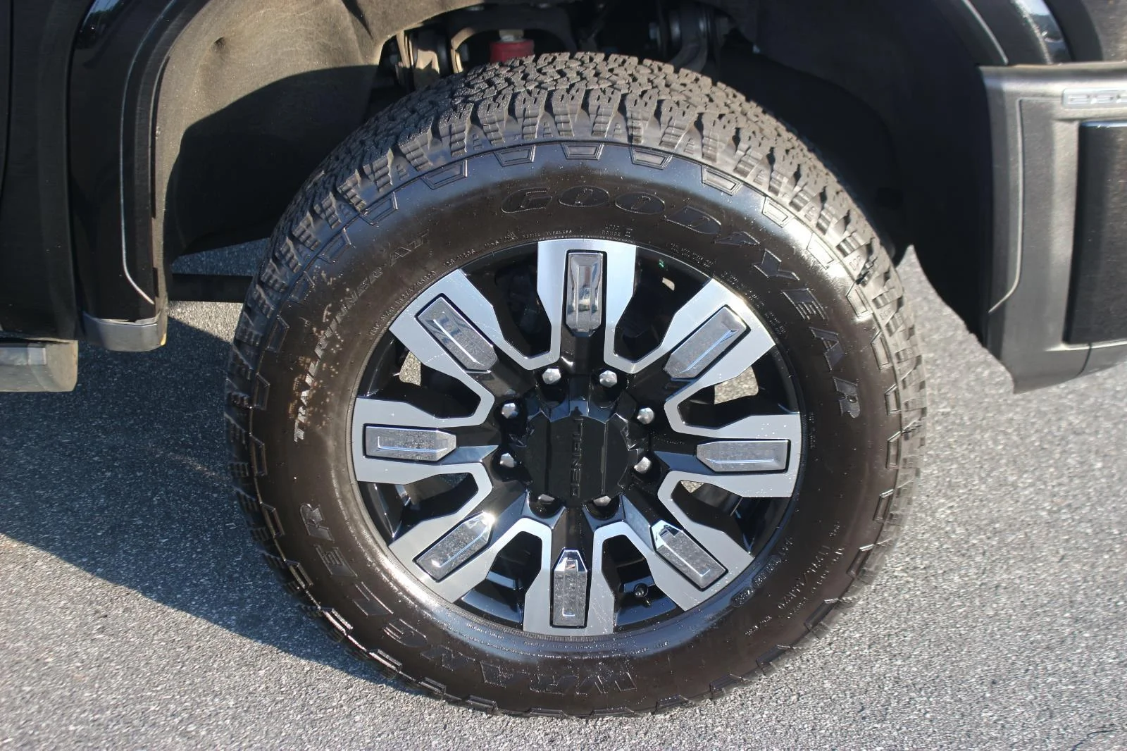 Used 2024 Onyx Black GMC AT4 image 38