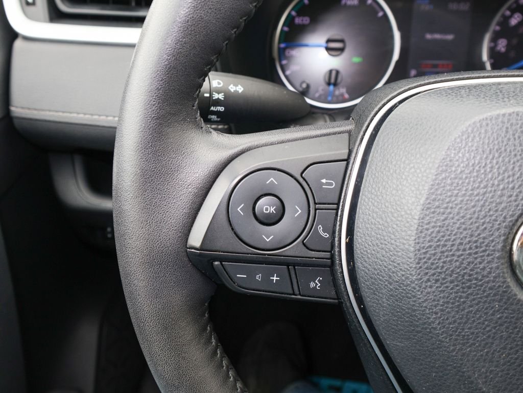 Used 2022 Silver Toyota XLE image 24