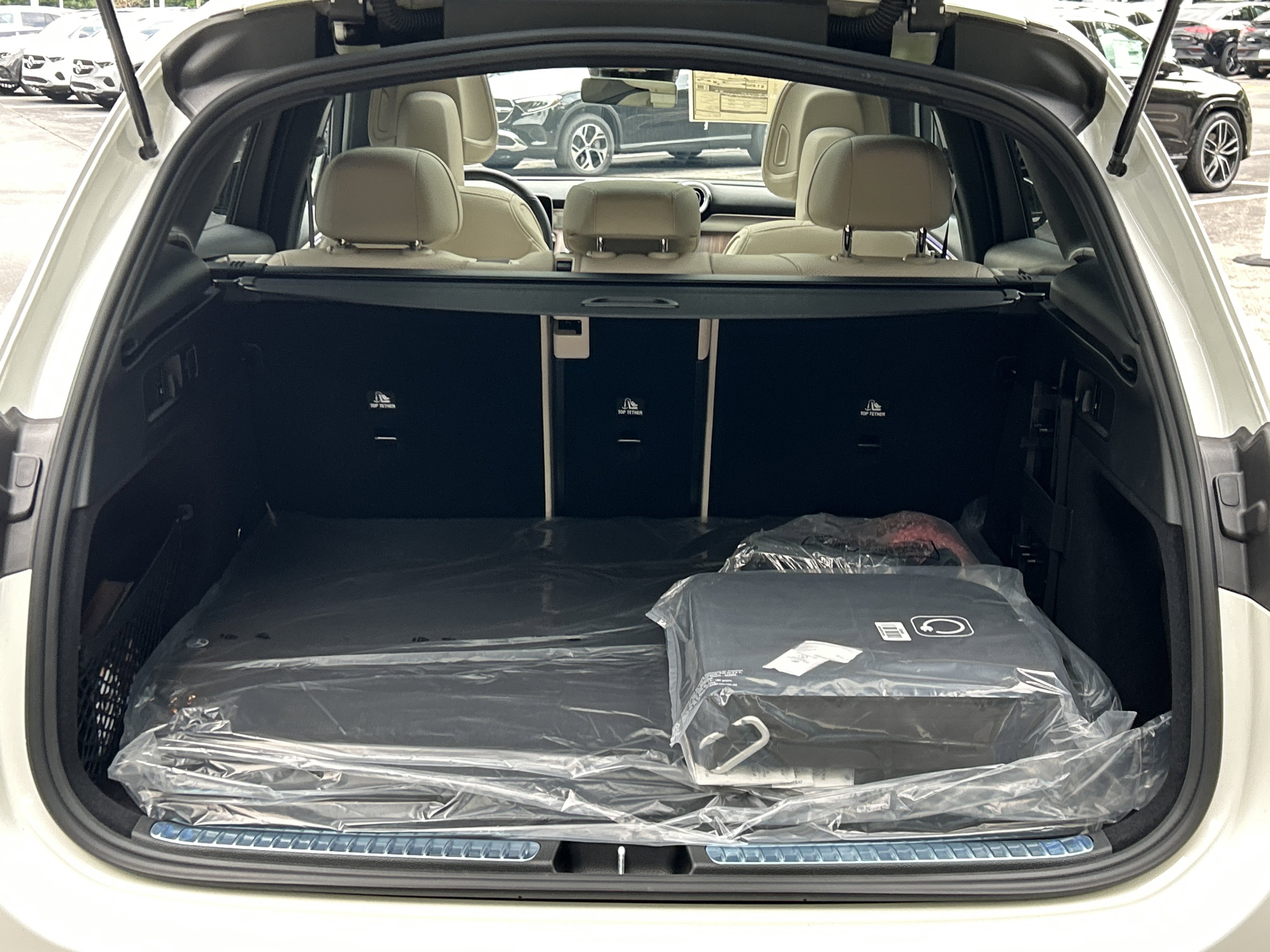 New 2026 Polar White Mercedes-Benz GLC 350e 4MATIC® SUV image 9