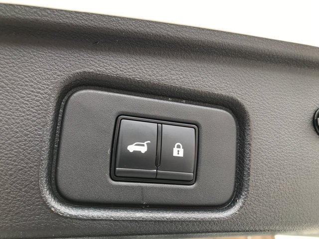 Used 2024 Pearl White Tricoat Nissan SL image 27