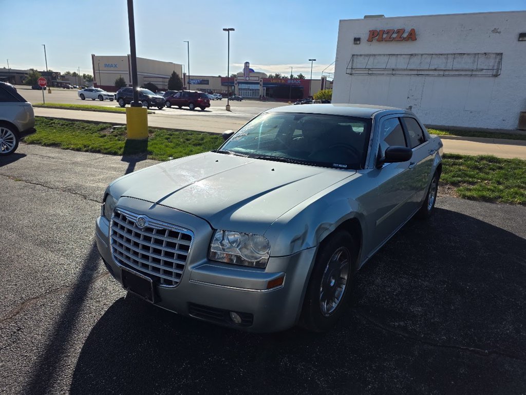 Used 2006 Satin Jade Pearl Chrysler Limited image 2
