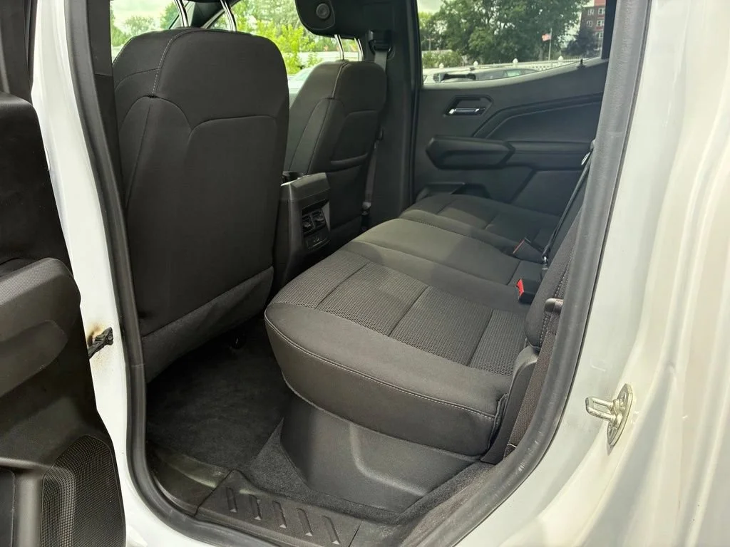 Used 2024 Summit White GMC Elevation image 55