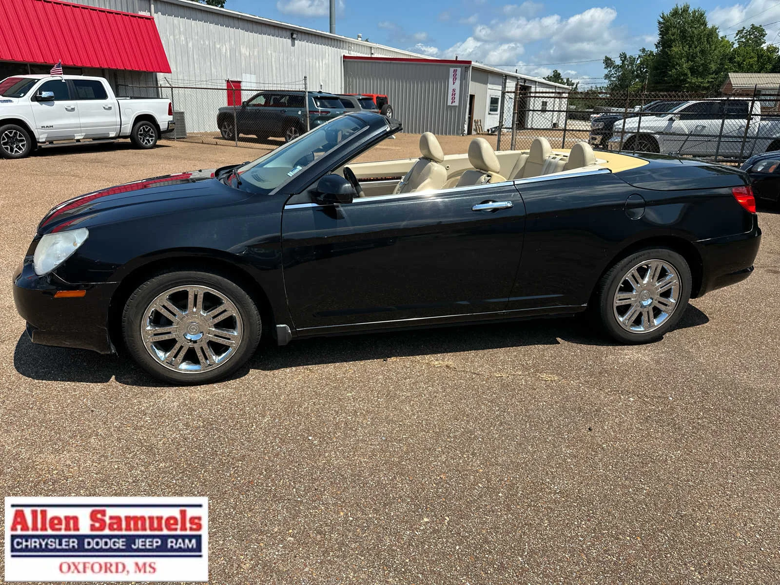Used 2009 Brilliant Black Pearl Chrysler Limited image 31