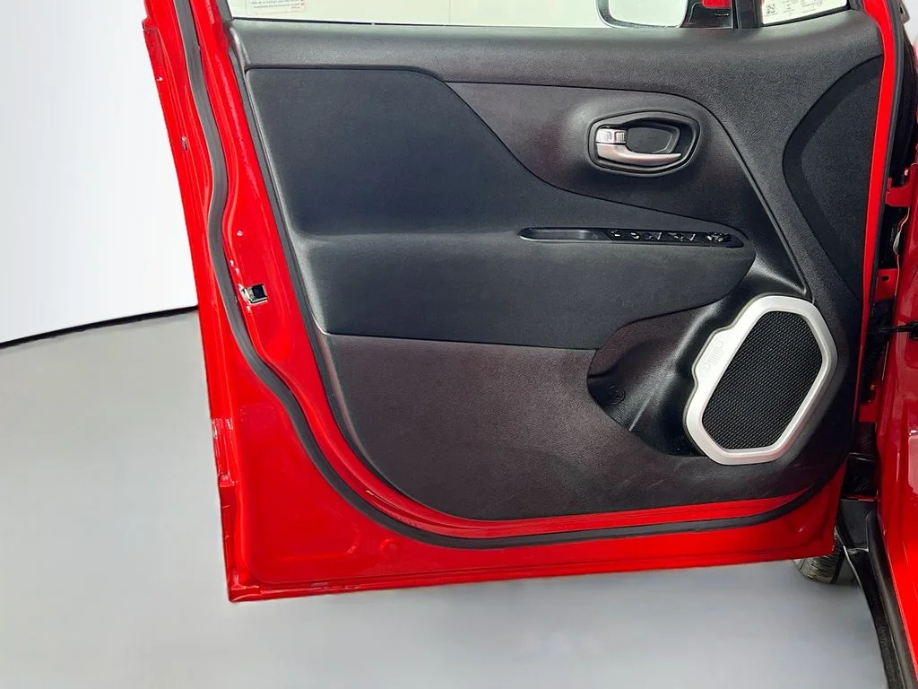 Used 2021 Red Jeep Latitude image 17