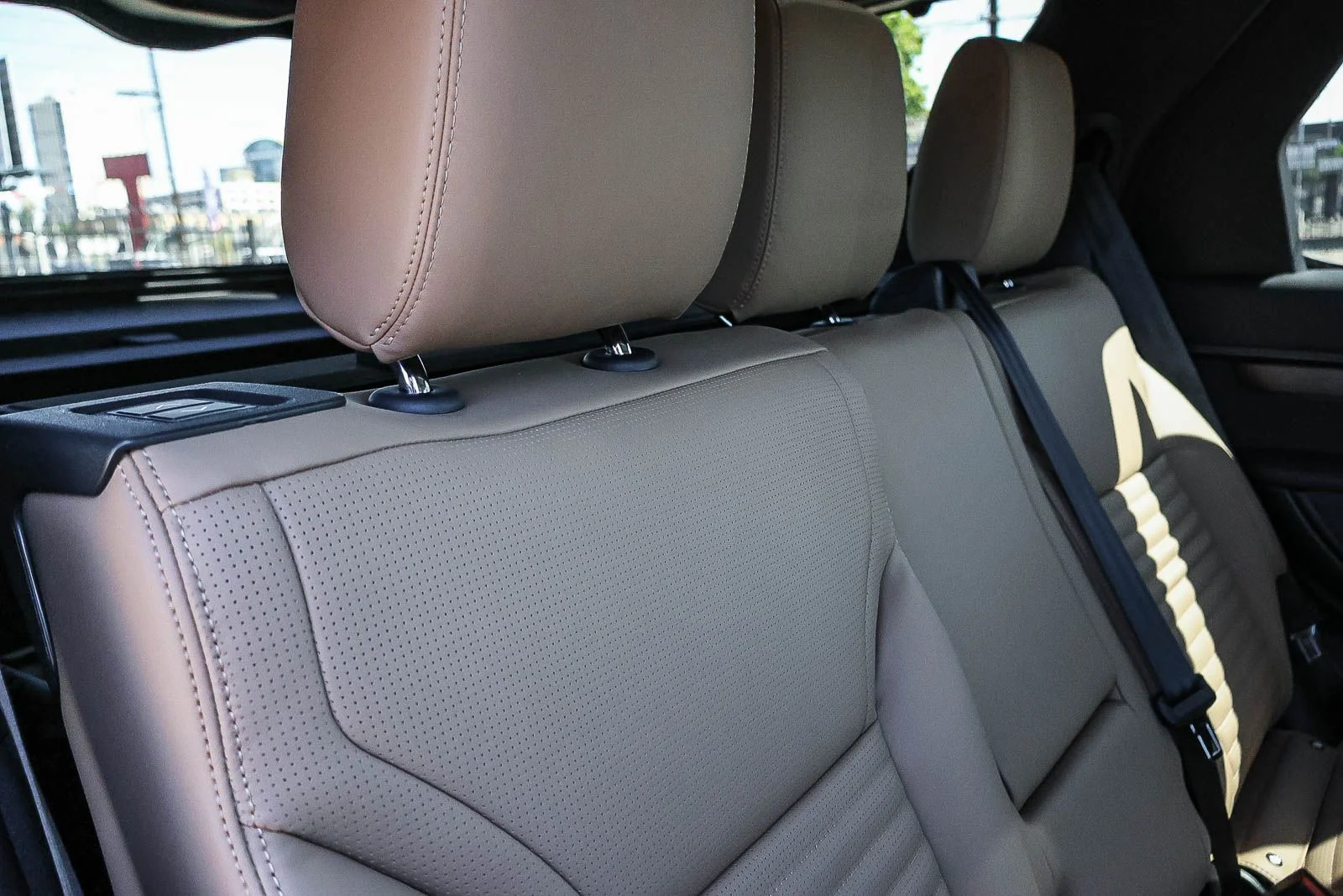 New 2026 Carpathian Grey Land Rover Dynamic SE image 21