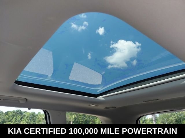 Used 2025 White Kia SX image 28