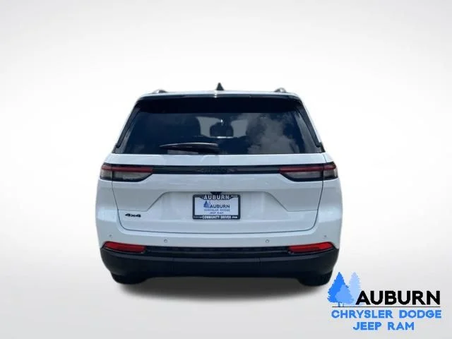 Used 2025 White Jeep Altitude image 6
