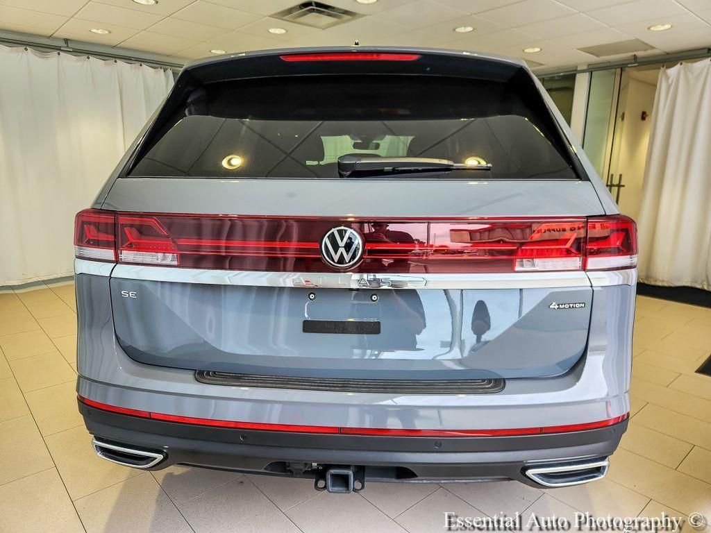Used 2025 Gray Volkswagen 2.0T SE w/Technology image 4