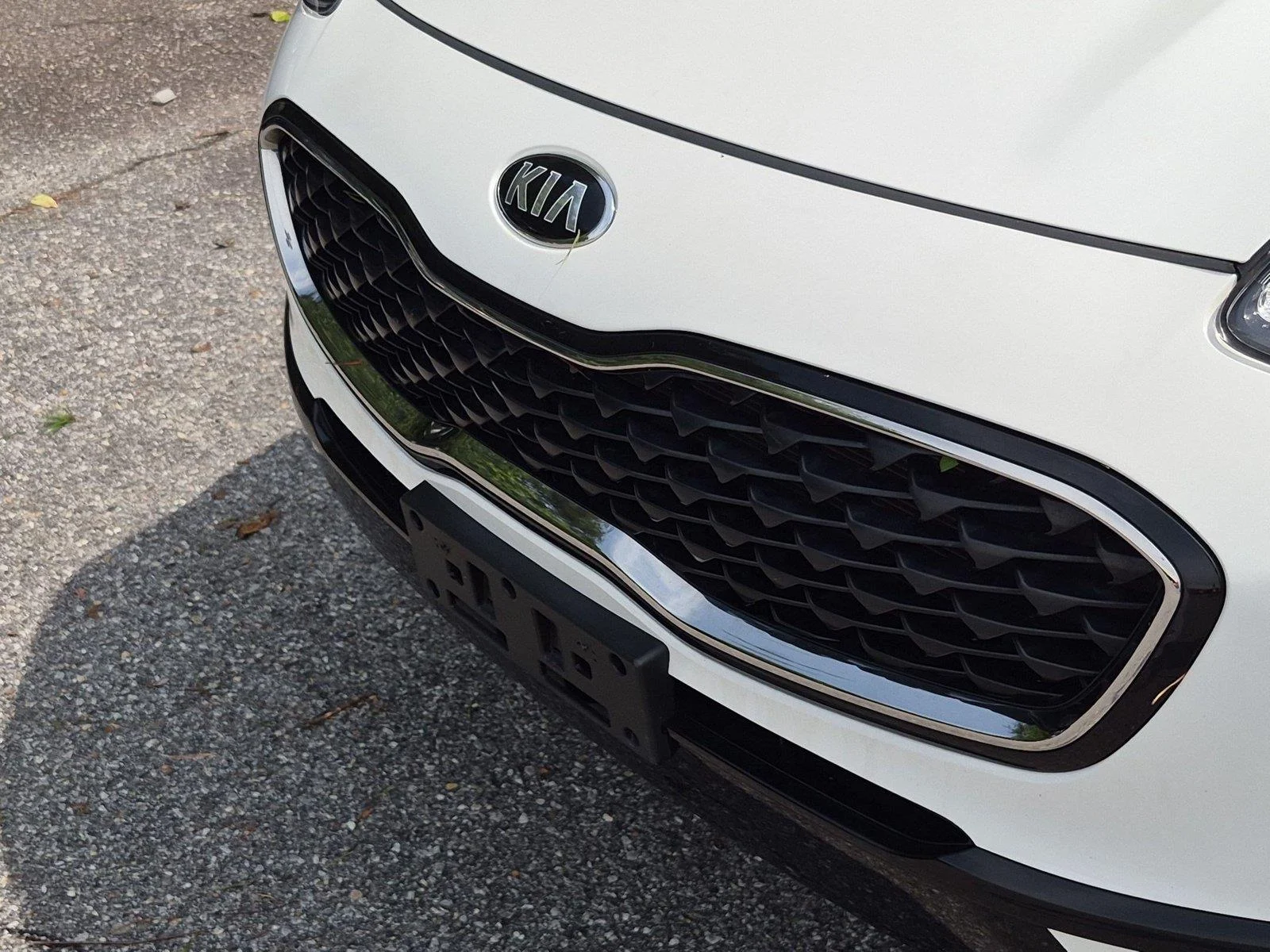 Used 2020 Clear White Kia LX image 14
