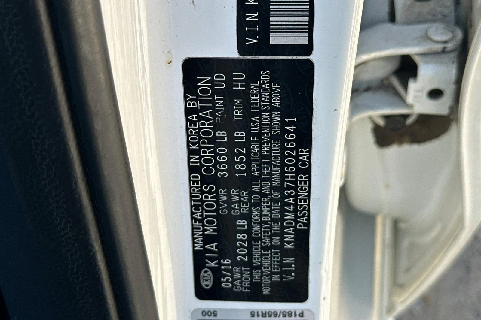 Used 2017 Clear White Kia LX image 25