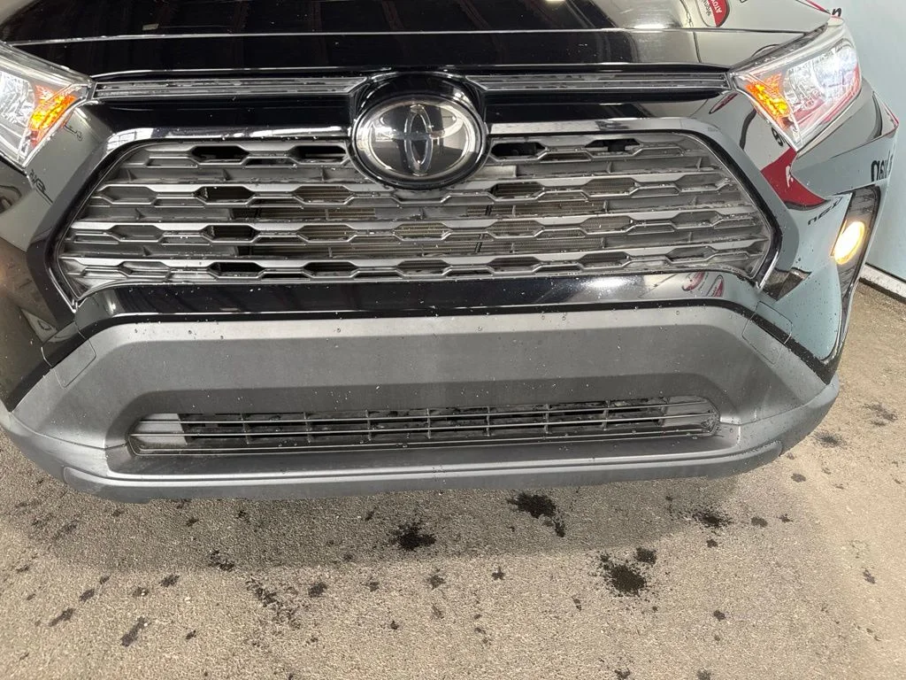 Used 2020 Black Toyota XLE image 14