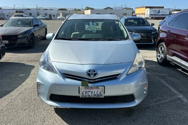 Used 2013 Blue Toyota Three image 3