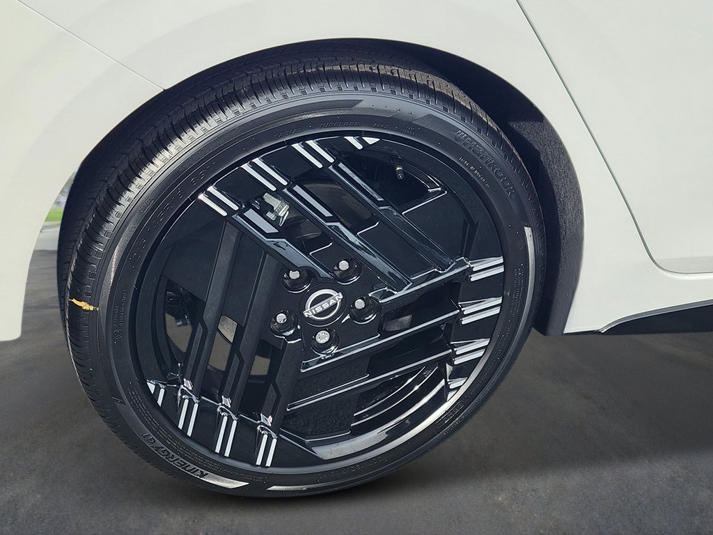 New 2027 Aspen White Tricoat/Super Black Nissan SR image 10