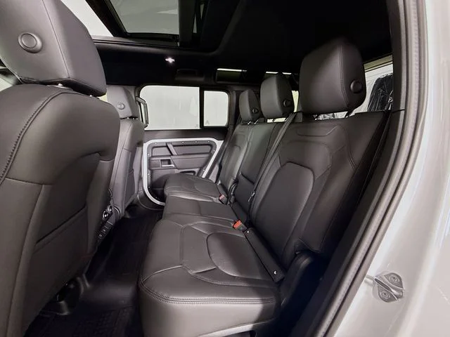 Used 2025 White Land Rover S image 24
