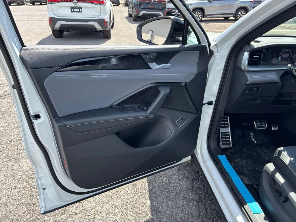 2026 Volkswagen Tiguan SE R-LINE BLACK - Photo 25