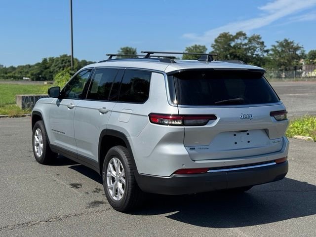 Used 2022 Silver Jeep Limited image 3