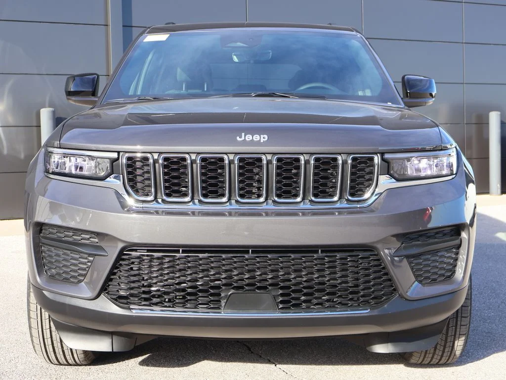 New 2026 Baltic Gray Metallic Clear-Coat Exterior Paint Jeep Laredo X image 7