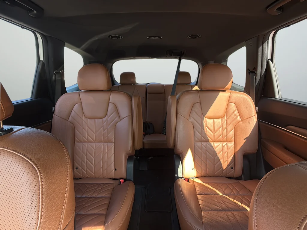 Used 2025 White Kia EX X-Line image 29