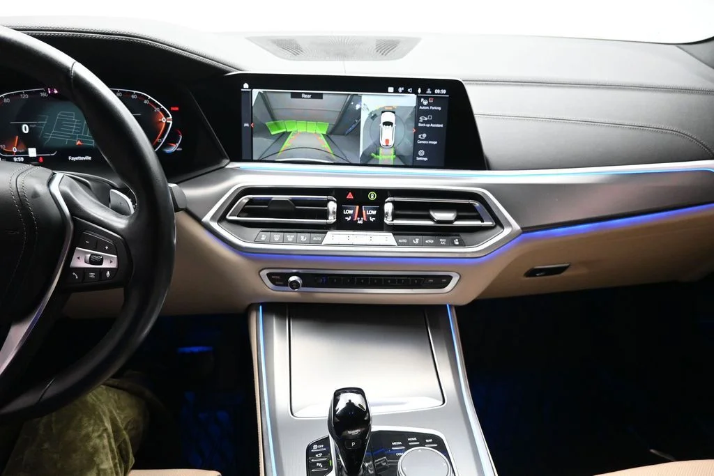 Used 2022 White BMW sDrive40i image 21